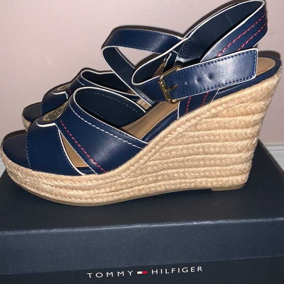 Tommy Hilfiger Women’s Size 10 wedges - Picture 1 of 3